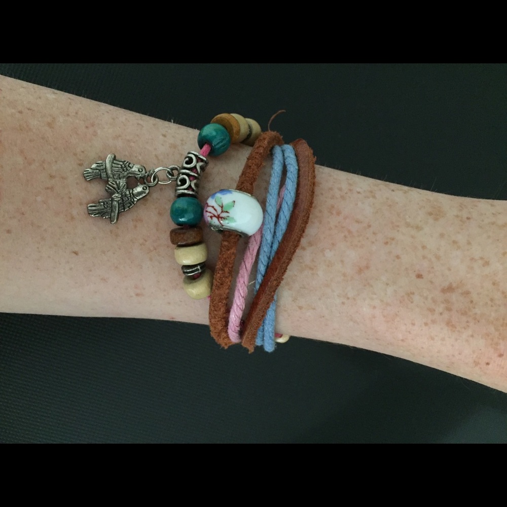 BRACELET